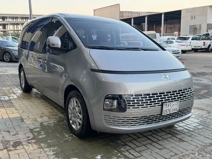 هيونداي ستاريا 2023 عداد 5 الاف 1