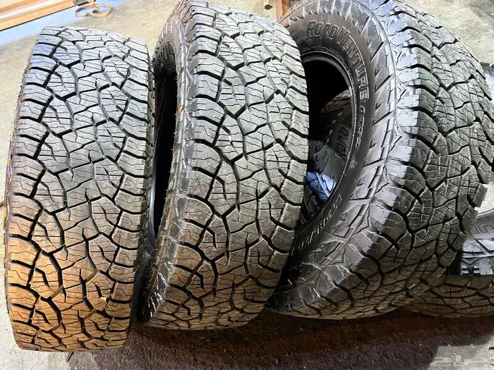 كفرات كومهو ربع حجري مقاس 285 70 17 18