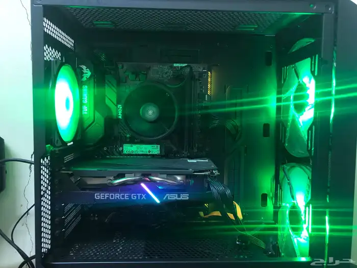 computer gaming set up . 4