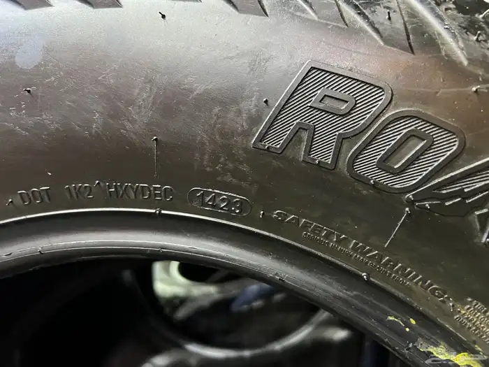 كفرات كومهو ربع حجري مقاس 285 70 17 11