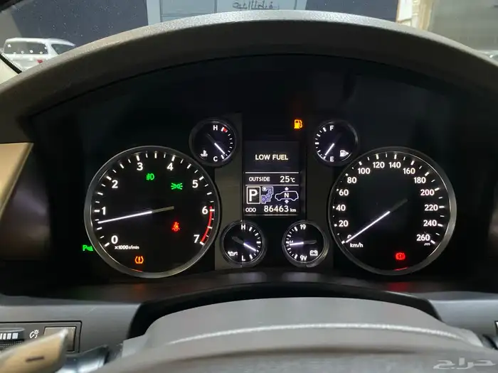 للبيع لكزس LX570 دي دي 2014 عبداللطيف عداد 86 الف 20