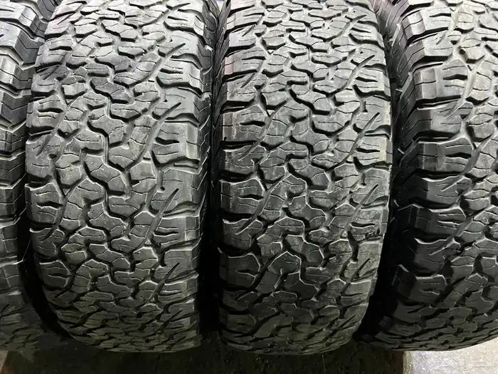كفرات نص حجري بي اف جودرتش فواصل مقاس 37x12.50 R17 2