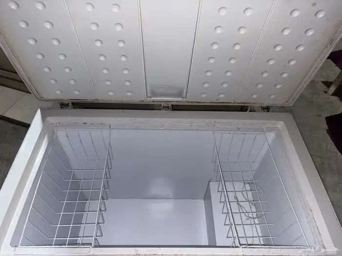 فريزر ماركة ميديا بحاله ممتازه 3