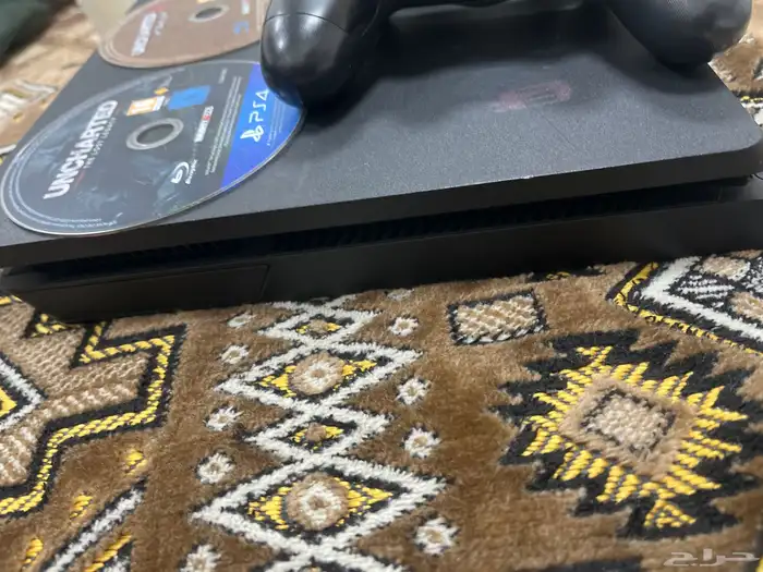 سوني فور للبيع 1تيرا مع يدتين وشريطين وكل ملحقاته 2