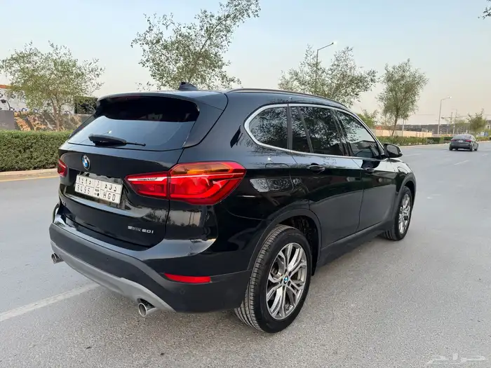 بي ام دبليو X1 مخزن 16