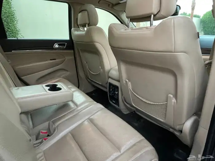 جيب جراند شيروكي 2015 سعودي عداد قليل بحالة الوكاله 44