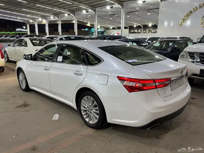 تويوتا افالون ليمتد 2015 ( بحالة الوكالة ) 5