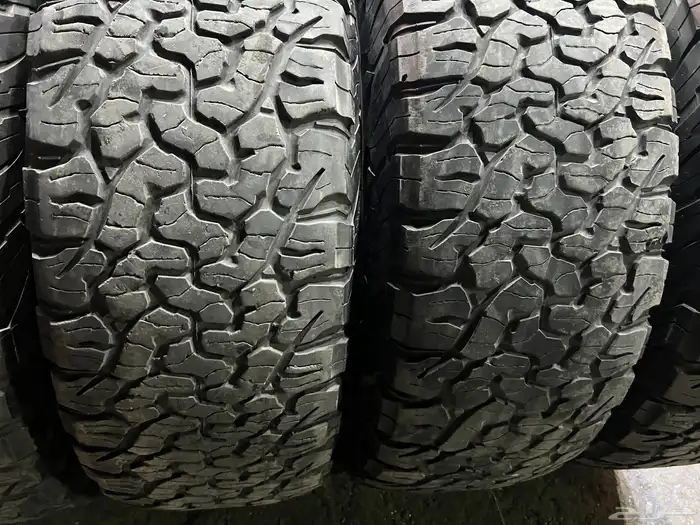 كفرات نص حجري بي اف جودرتش فواصل مقاس 37x12.50 R17 38