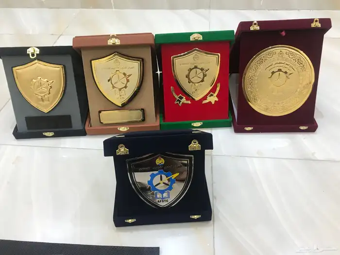 دروع تذكارية ومجسمات وهدايا فاخرة 19