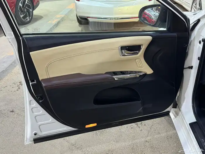 تويوتا افالون ليمتد 2015 ( بحالة الوكالة ) 15