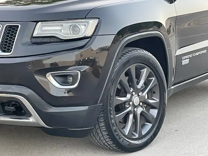 جيب جراند شيروكي 2015 سعودي عداد قليل بحالة الوكاله 39