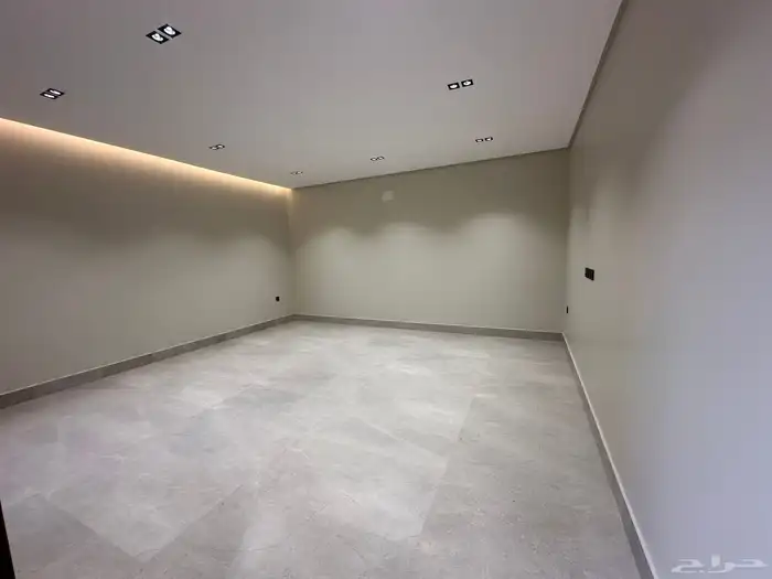 للبيع فيلا مودرن ممتازه قريبه من ممشى الراقى بالخميس 3