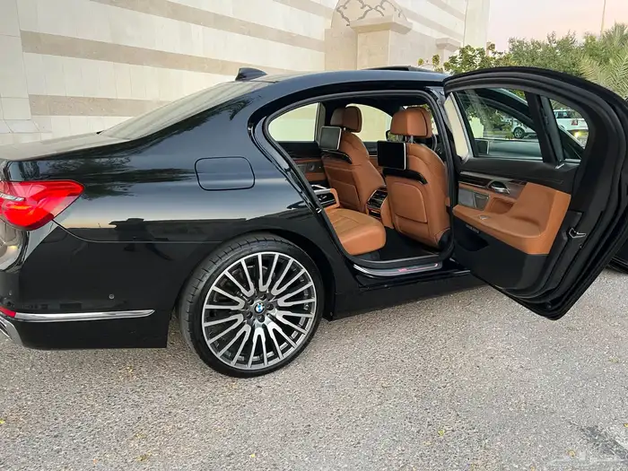 بي ام دبليو 750 LI ممشى قليل 2016 شبه جديد 34