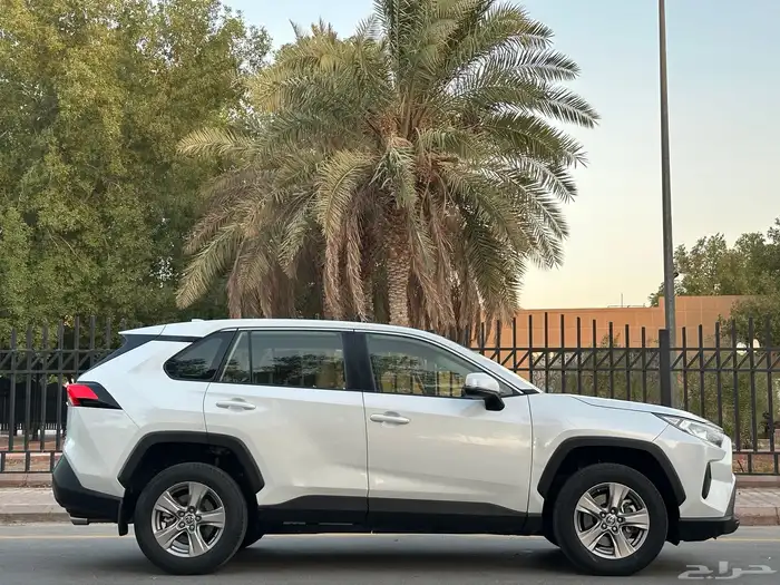 تويوتا راف فور موديل 2023 سعودي ستاندر دبل بنزين 6