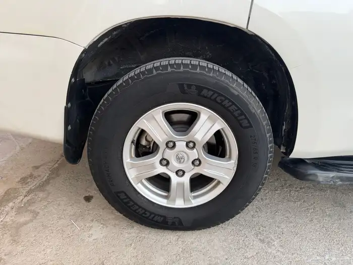 سكويا SR5 مالك واحد من الوكالة 8