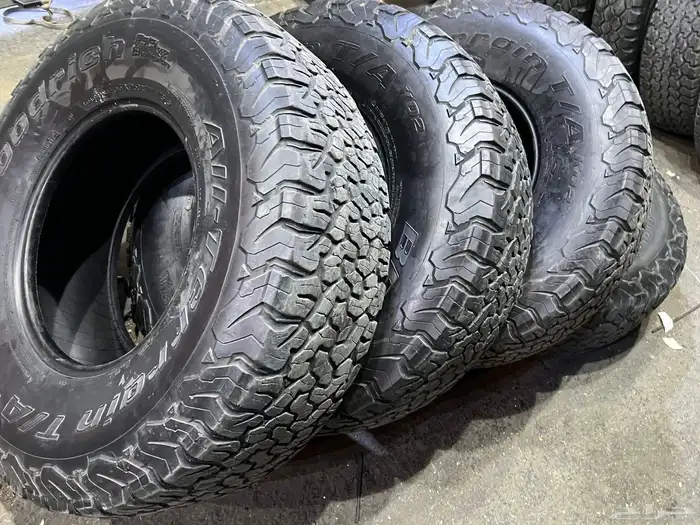 كفرات نص حجري بي اف جودرتش فواصل مقاس 37x12.50 R17 20