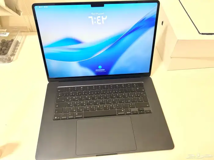 ماك بوك اير M4 شاشة 15 استعمال يومين 1