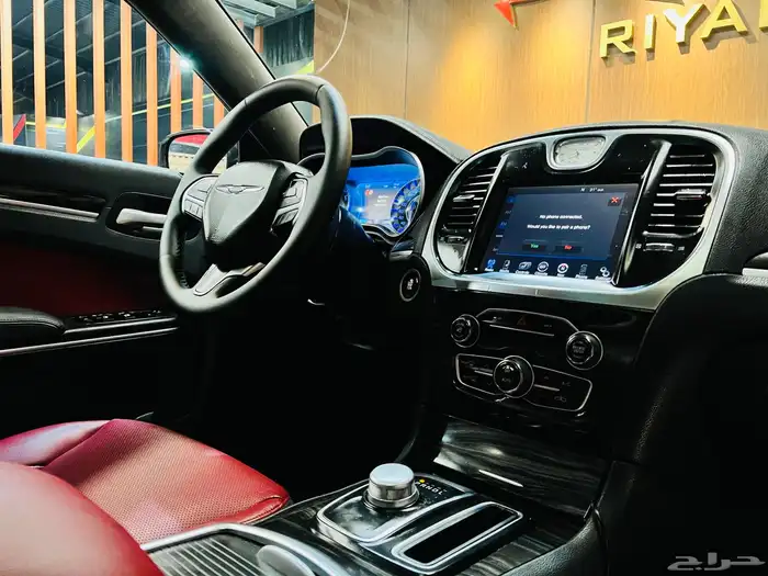 كرايزلر 2015 V6 C300 ( بحاله ممتازه) 6