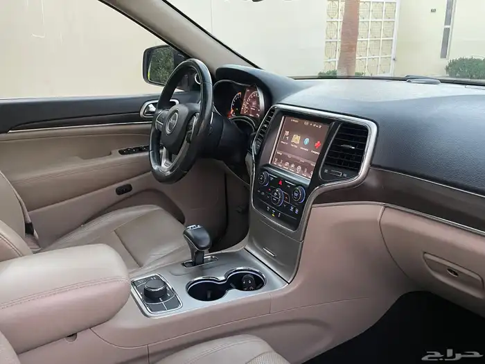 جيب جراند شيروكي 2015 سعودي عداد قليل بحالة الوكاله 49