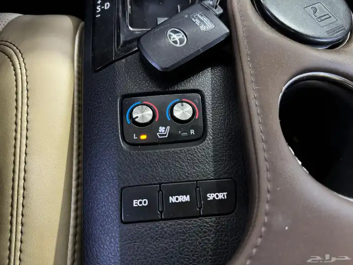 تويوتا افالون ليمتد 2015 ( بحالة الوكالة ) 34