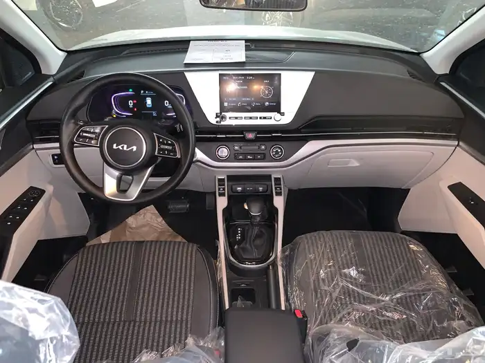 كيا كارينز مطور 7 مقاعد 2025 LX بصمه 24