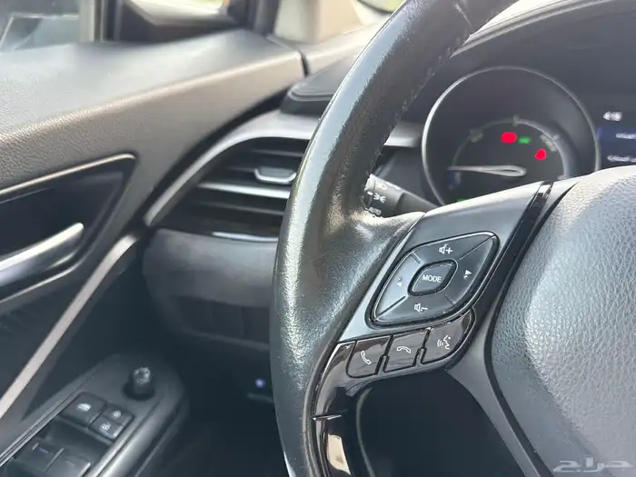 تويوتا CHR 2022 هايبرد 15