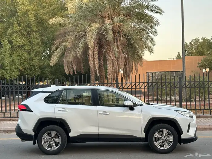 تويوتا راف فور موديل 2023 سعودي ستاندر دبل بنزين 4