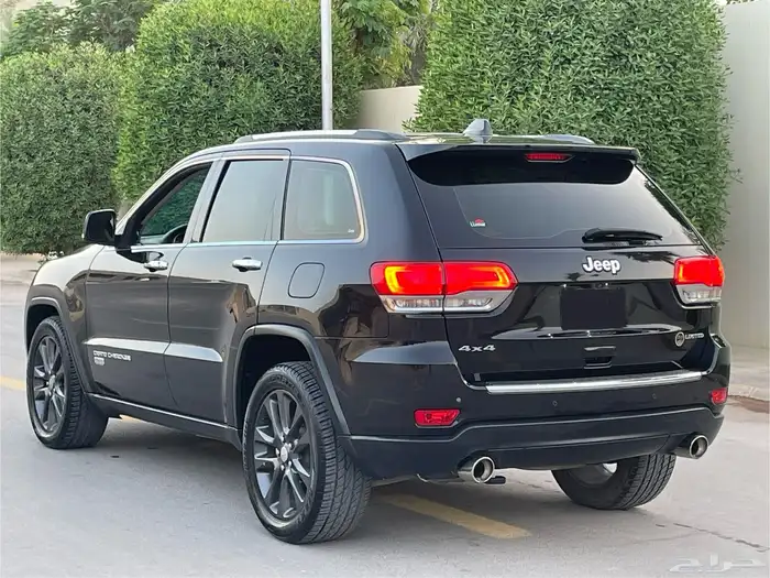 جيب جراند شيروكي 2015 سعودي عداد قليل بحالة الوكاله 11