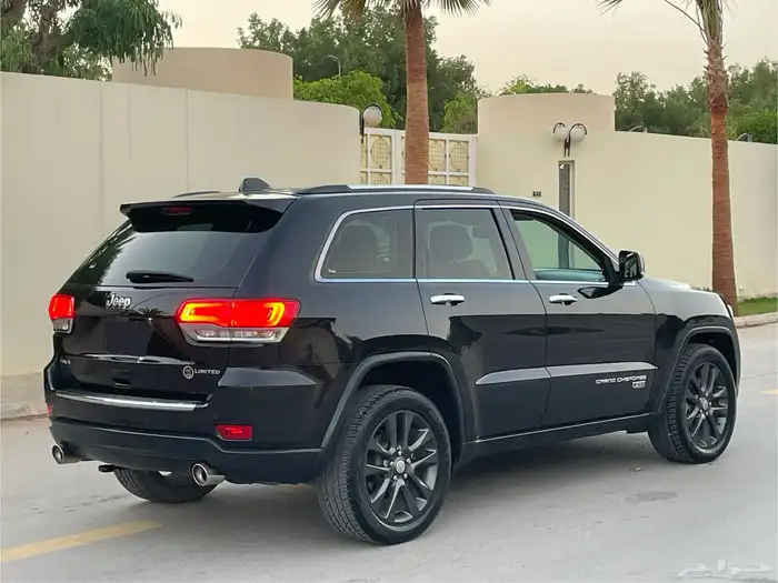 جيب جراند شيروكي 2015 سعودي عداد قليل بحالة الوكاله 47