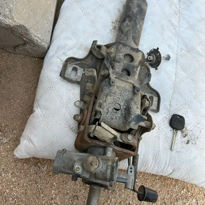 قطع صالون 83 قير صالون83 ضفيره صالون83 عمود دركسون صالون 83 1