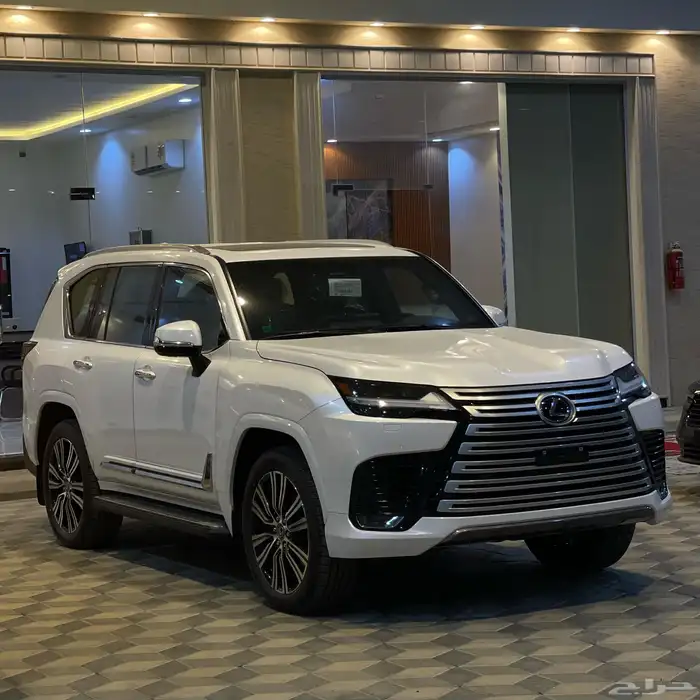 لكزس LX بي بي الساير 2025 متوفر ابيض ورمادي واسود 3