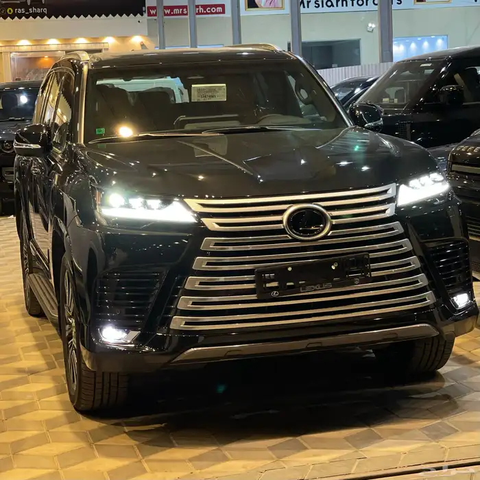 لكزس LX بي بي الساير 2025 متوفر ابيض ورمادي واسود 10