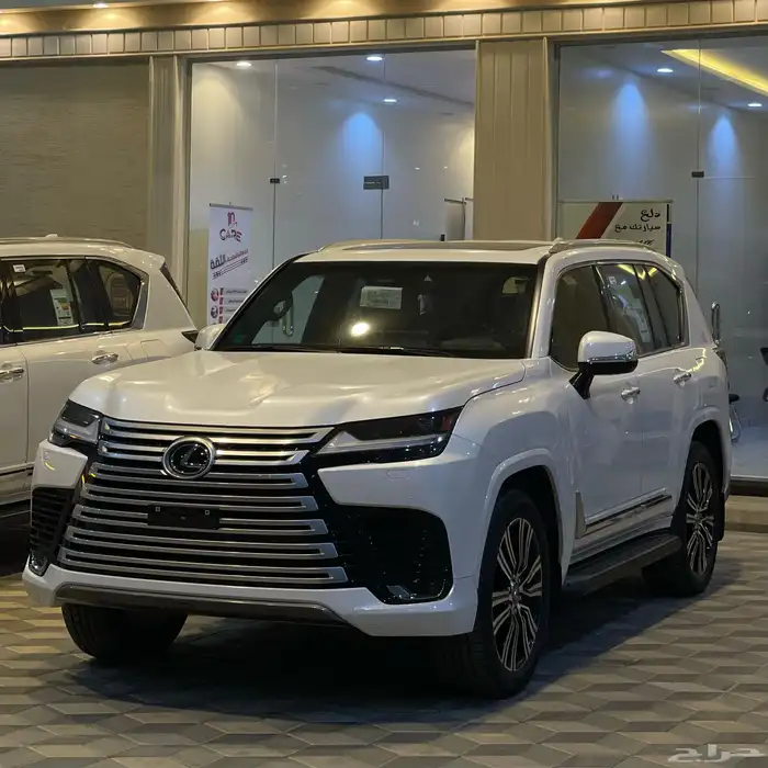 لكزس LX بي بي الساير 2025 متوفر ابيض ورمادي واسود 4