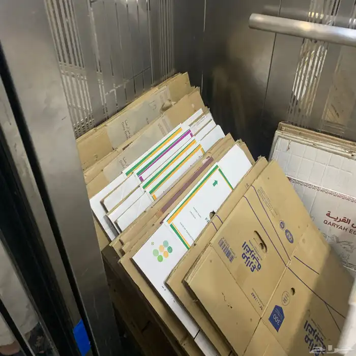 متوفر كراتين بيض بي الكميات متوفره العنوان الفيحاء 1