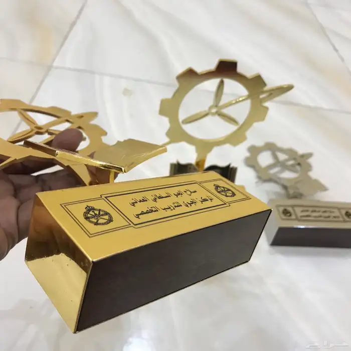 دروع تذكارية ومجسمات وهدايا فاخرة 21