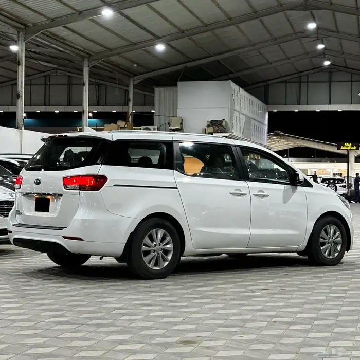 كيا كرنفال 2016 عائليه ثلاث صفوف 6