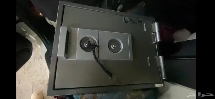 خزنه شبه جديده بمفتاح حديد متين للبيع 0