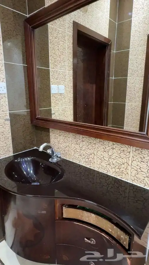 غرفة نوم شبه جديده ومغسلة ايدي للبيع 4