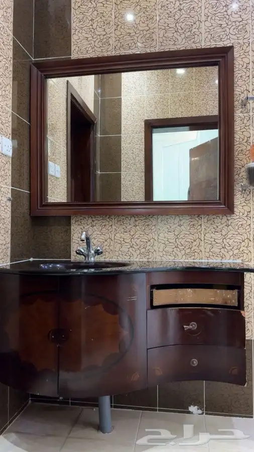 غرفة نوم شبه جديده ومغسلة ايدي للبيع 5