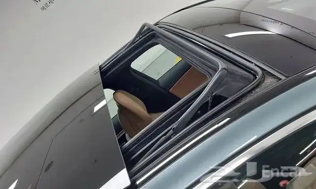 مرسيدس بنز E-CLASS E200 Avantgrade 11