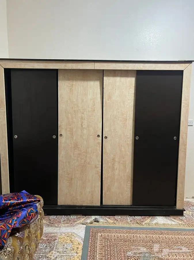 دولاب ملابس خشب اربع ابواب على الشرط رف واحد يبيله قاعده 0