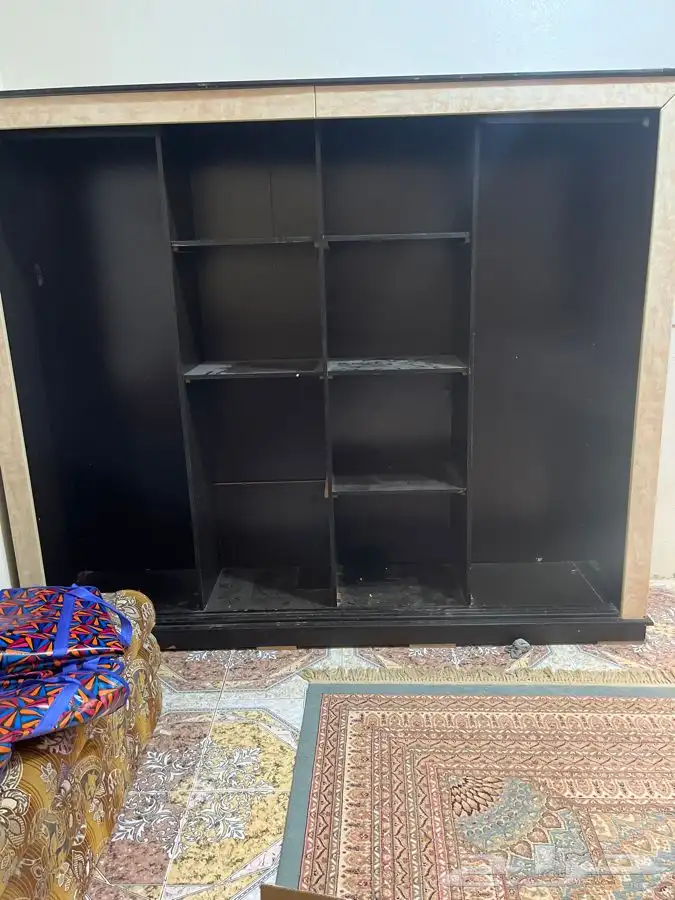 دولاب ملابس خشب اربع ابواب على الشرط رف واحد يبيله قاعده 1