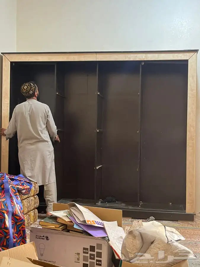 دولاب ملابس خشب اربع ابواب على الشرط رف واحد يبيله قاعده 2