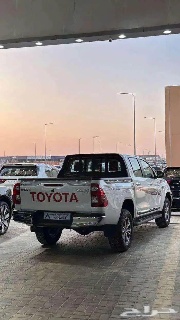 تويوتا هايلكس غمارتين S-GLX 4X4 بنزين جير عادي 2025 2