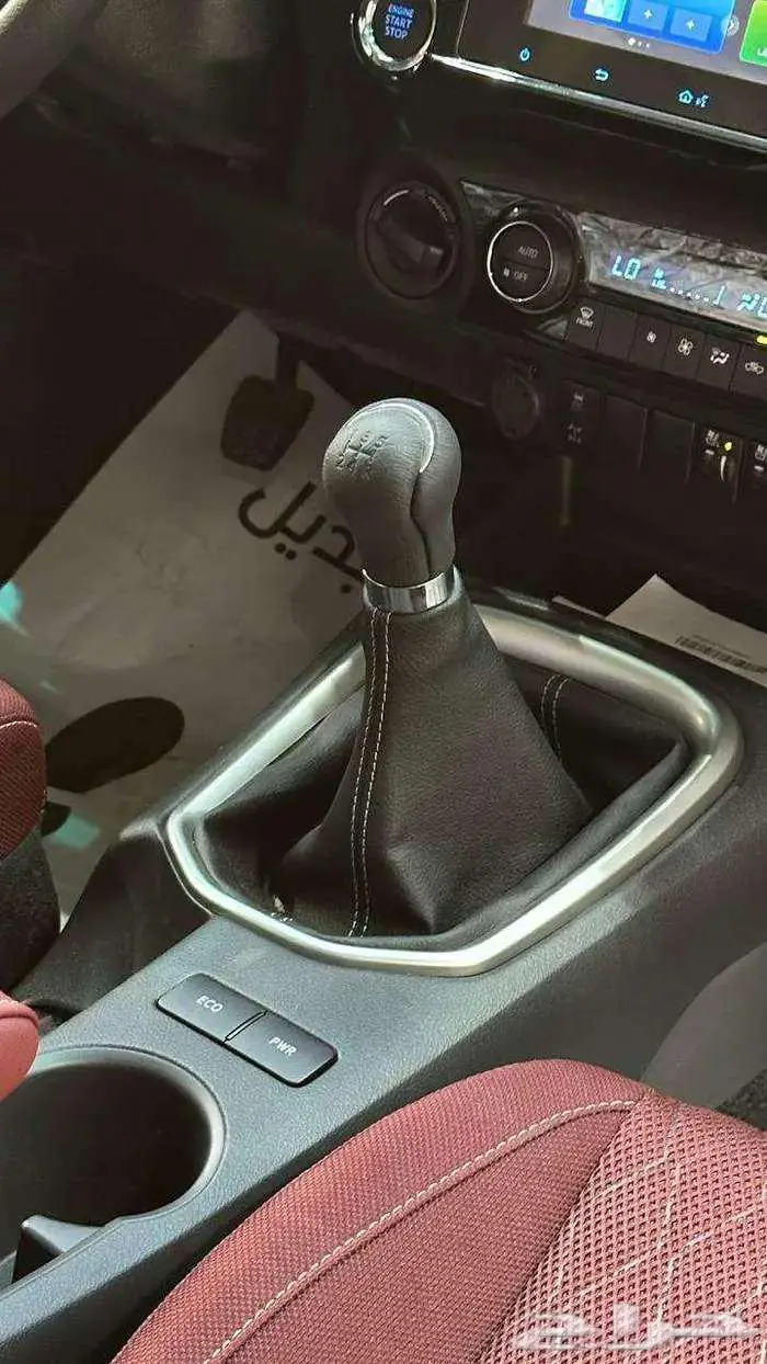 تويوتا هايلكس غمارتين S-GLX 4X4 بنزين جير عادي 2025 8