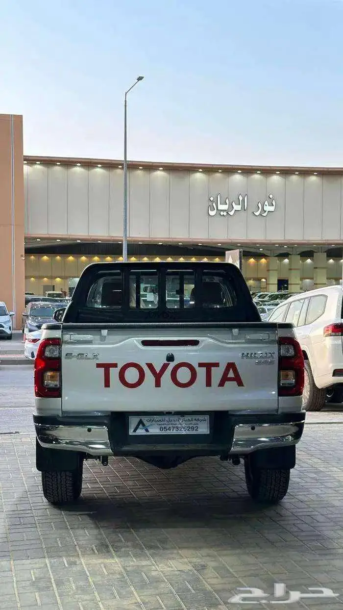 تويوتا هايلكس غمارتين S-GLX 4X4 بنزين جير عادي 2025 3