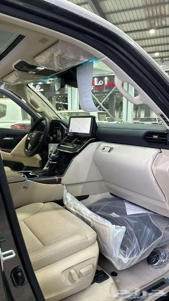 تويوتا لاندكروزر GXR L5 فل كامل خليجي 2