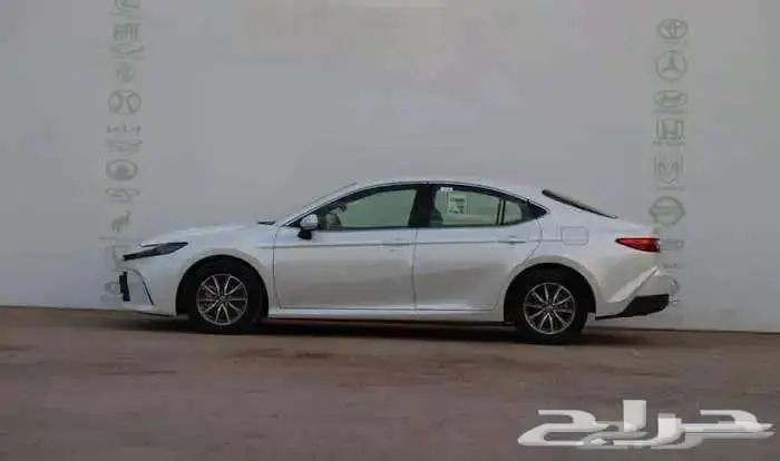 تويوتا كامري E بنزين2025 15