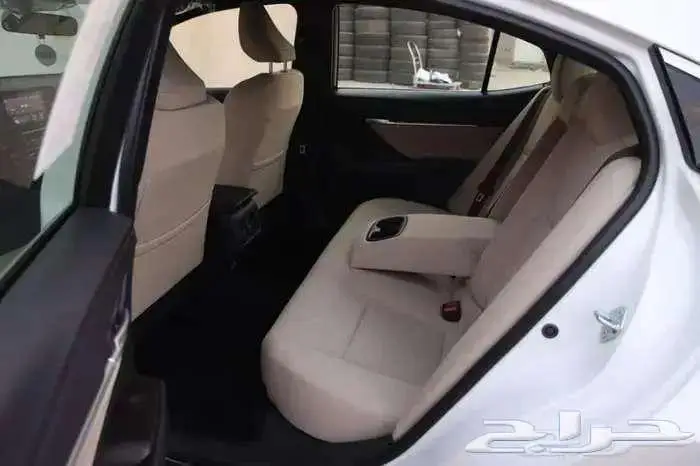 تويوتا كامري E بنزين2025 4