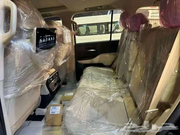 تويوتا لاندكروزر GXR-L4-بنزين 2025 كاش وتقسيط 3